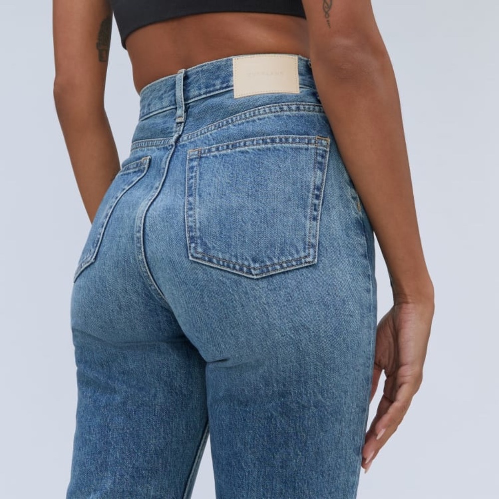 Everlane The ’90s Cheeky Jean in Vintage Mid Blue
